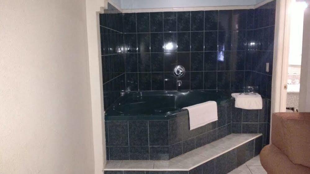 La Petite Rouge Motel San Diego Ngoại thất bức ảnh
